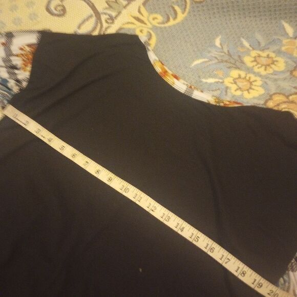 Floral and plaid balloon sleeve top - Picture 5 of 9